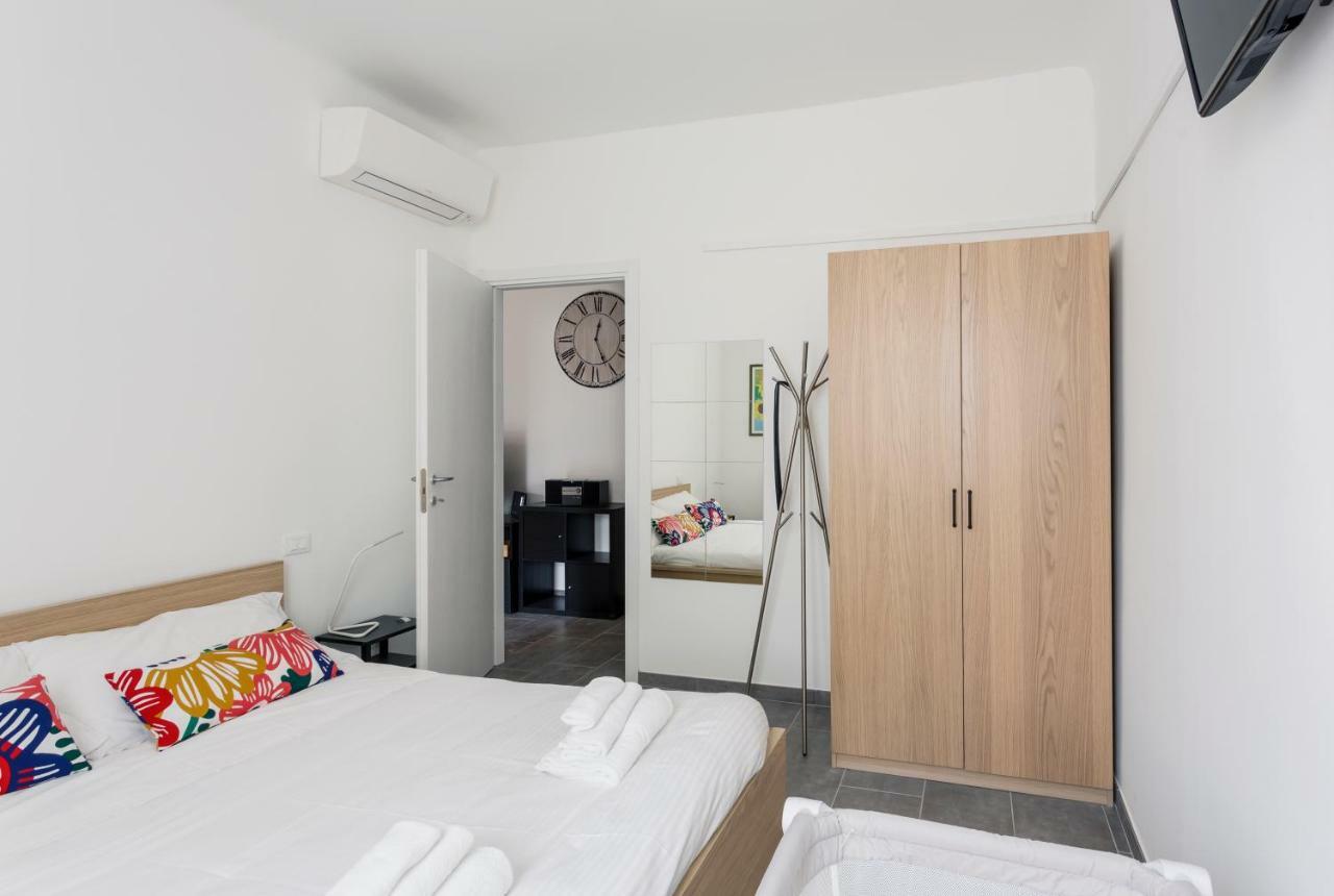Comfortable Family Group Apartment Via Paruta Milão Exterior foto