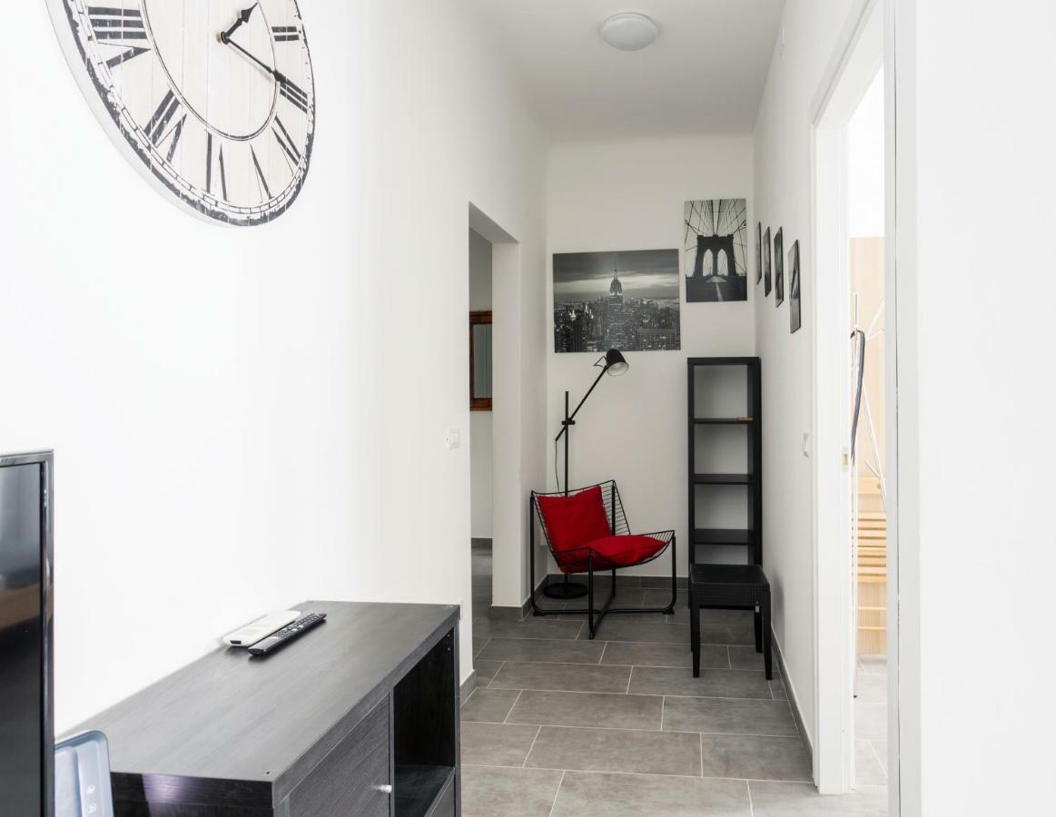 Comfortable Family Group Apartment Via Paruta Milão Exterior foto